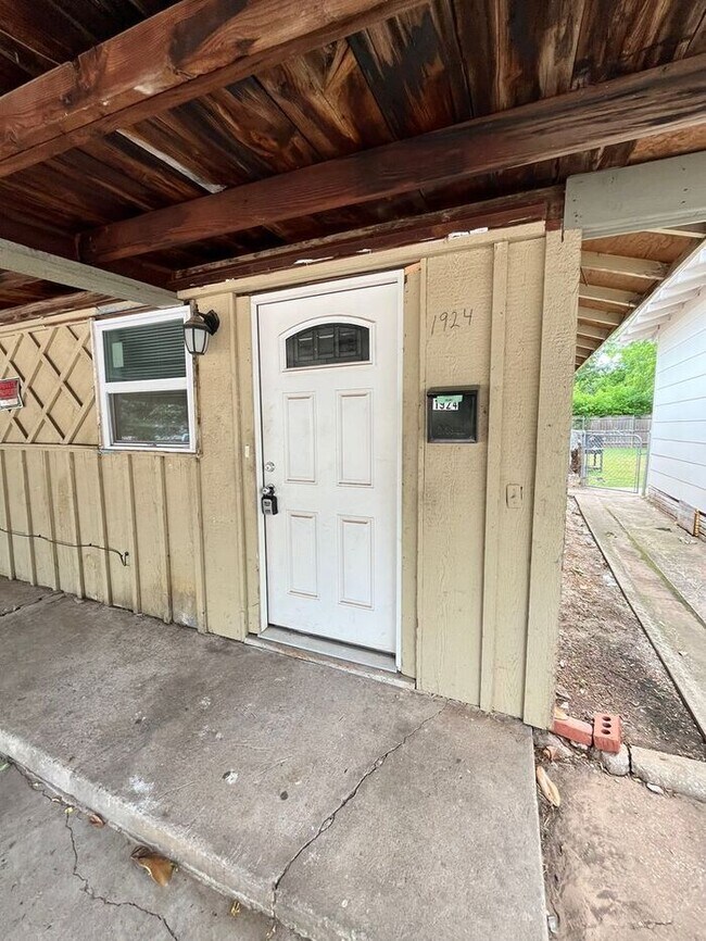 Foto del edificio - Large 1 Bed 1 Bath Apt in Aurora Add NW OKC