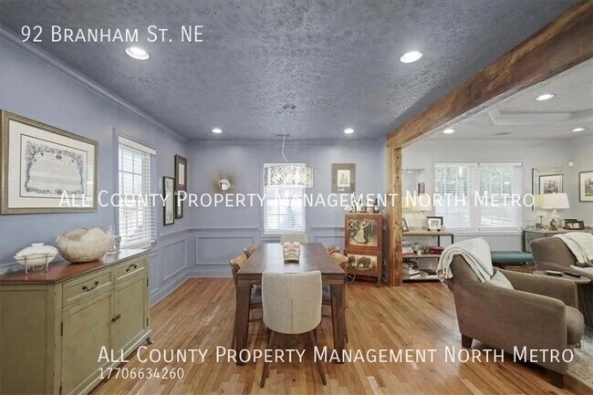 Building Photo - Updated Bungalow in Sought After Kirkwood
