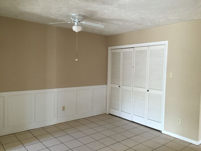 Building Photo - 2435-2437 Colgate