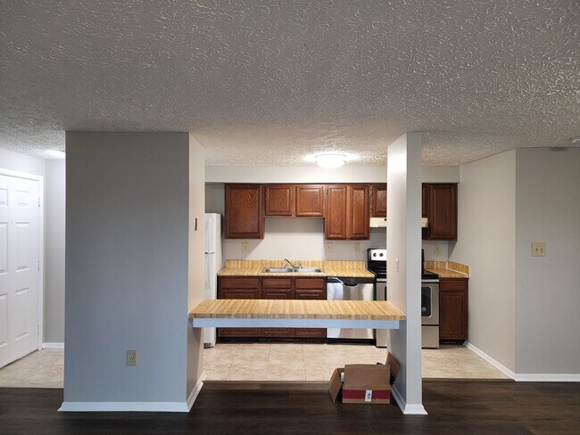 Building Photo - 12411 Hickory Tree Way