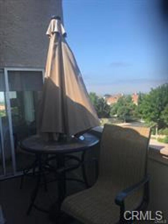 Building Photo - Panoramic Ocean View from this top level condo