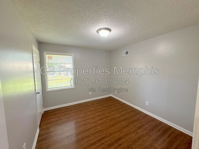 Foto del edificio - 4316 Springwind Rd