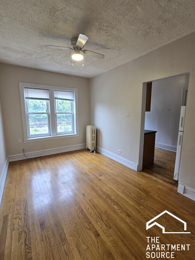 Building Photo - 1370.5 W Estes Ave
