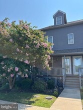 Building Photo - 113 NE Isles Dr