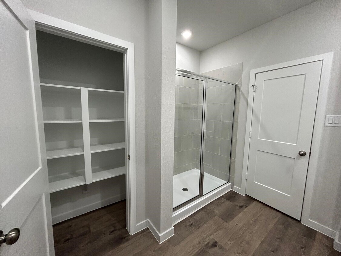 Foto principal - 7914 Alset Dr