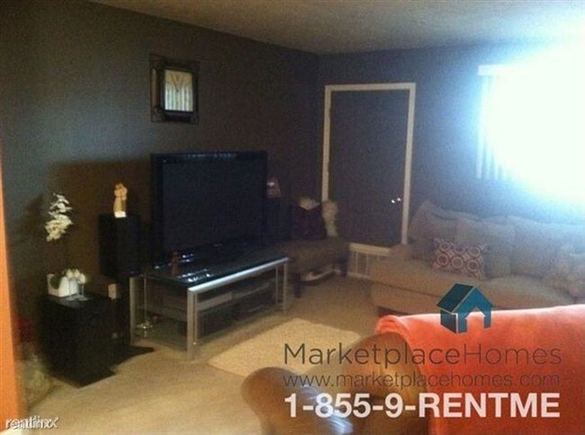 Building Photo - 5869 Crosswinds Dr