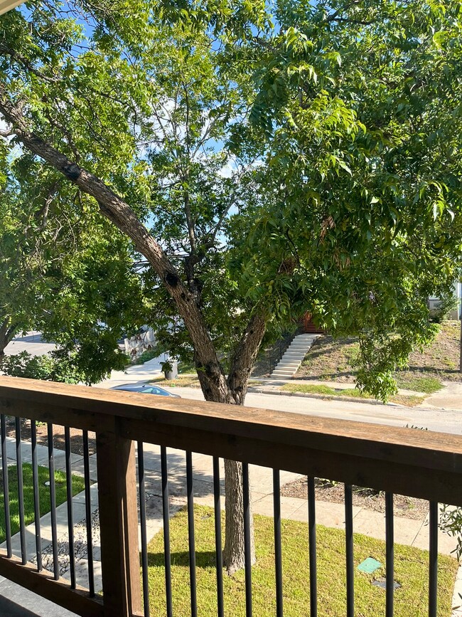 Foto del edificio - 427 Natalen Ave