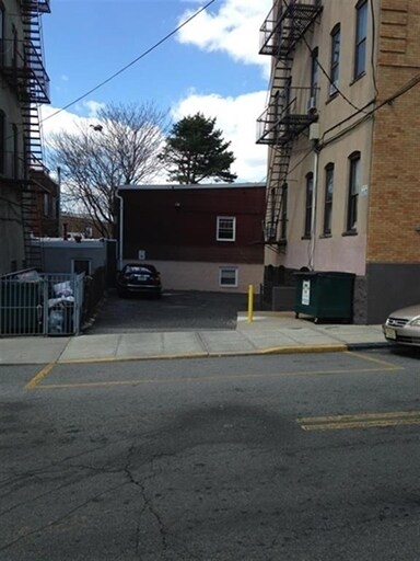 Building Photo - 585 60th St