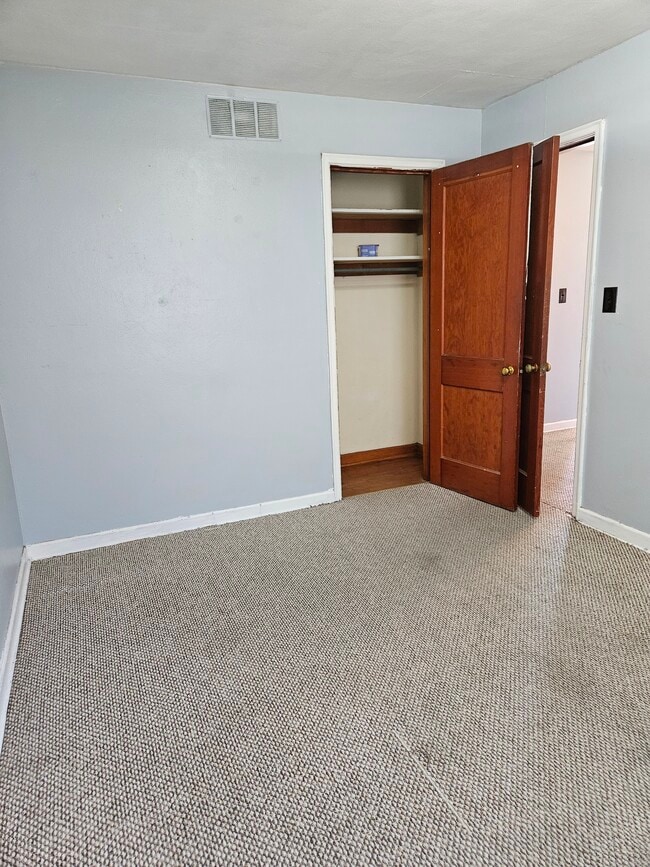 Building Photo - 5050 Pulliam St