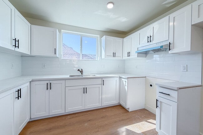 Foto del edificio - 423 E 31st St