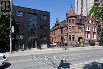 Building Photo - 256-256 Sherbourne St