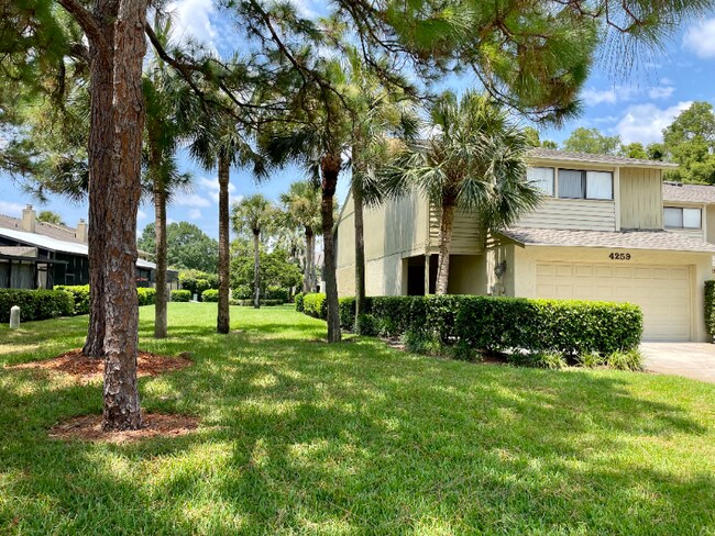 Foto del edificio - 4259 Golf Club Ln