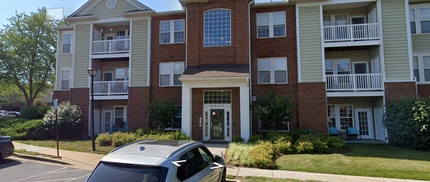 Building Photo - 8202 Blue Heron Dr