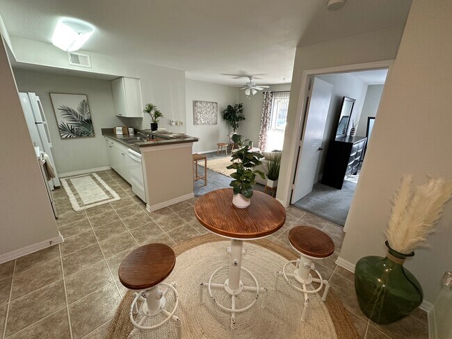 Foto del edificio - Bristol Lakes Apartments