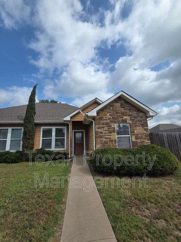 Building Photo - 3712 Mandy Dr