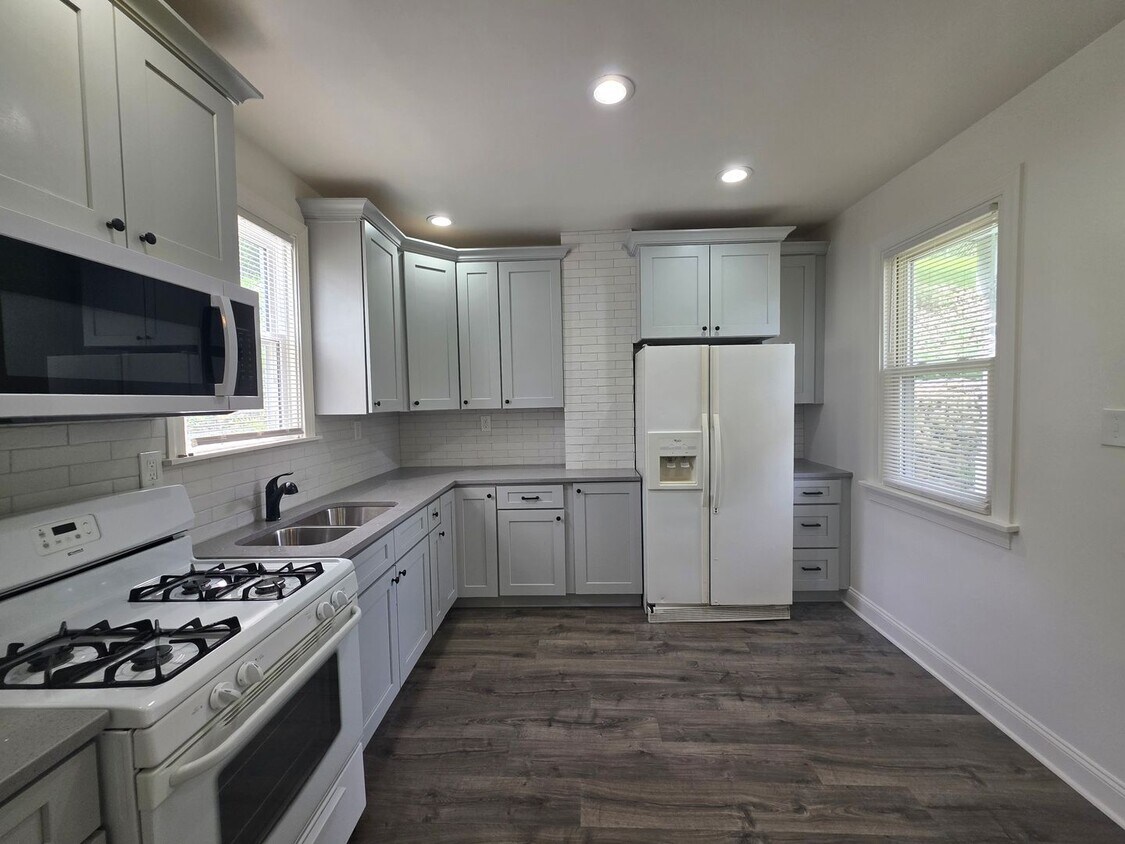 Photo - 1341 Herrod St