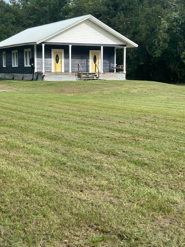 Primary Photo - 2 bedroom country house
