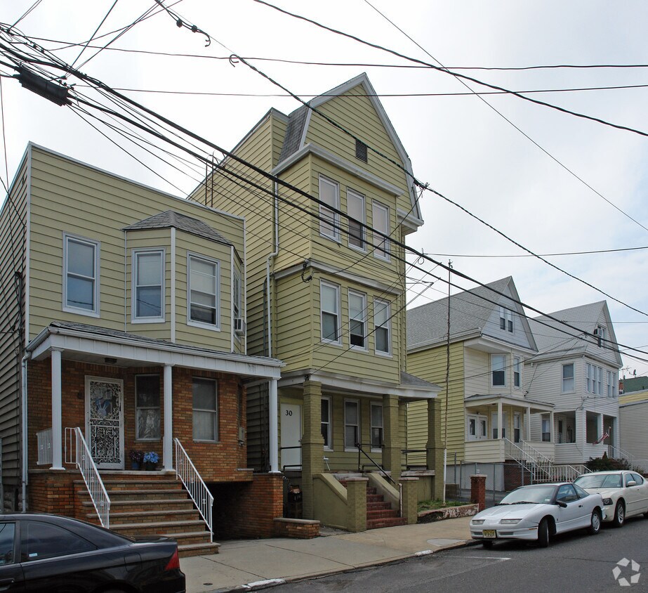 Building Photo - 30 E 15th St