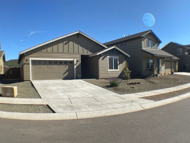 Building Photo - Beautiful energy efficient single level ho...