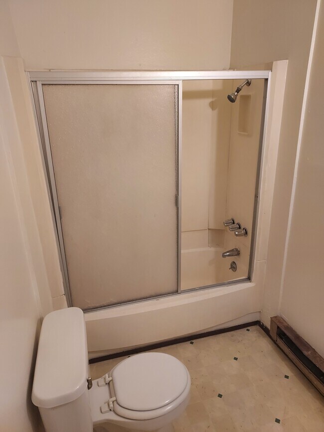 518 N F St Unit 4, Aberdeen, WA 98520 Apartments in Aberdeen, WA