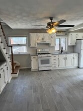 Building Photo - 4 Shaws Ln
