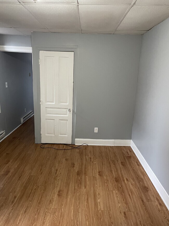 Building Photo - Move in Ready, 3 Bedroom 2 Baths!