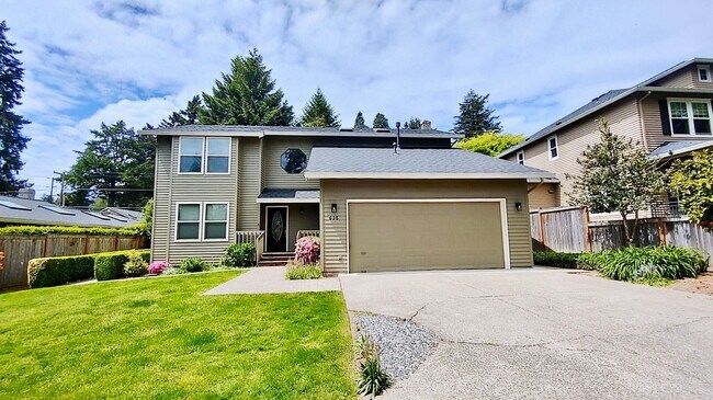 Building Photo - Great 4 bedroom Home Located in the Sought...