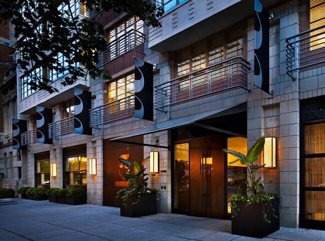 Foto del edificio - 701 18th St NW