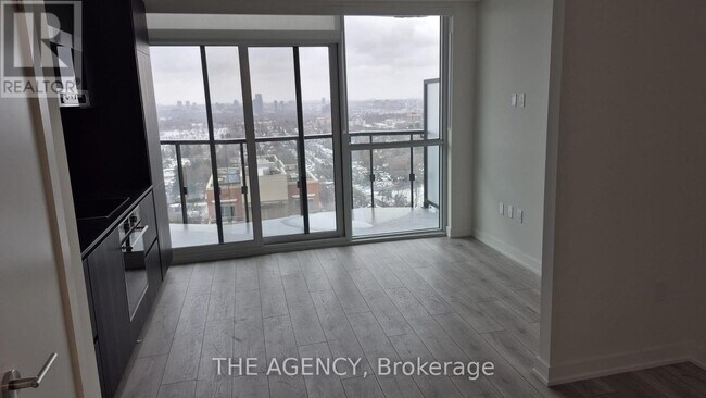 Photo du bâtiment - 120 Broadway Ave