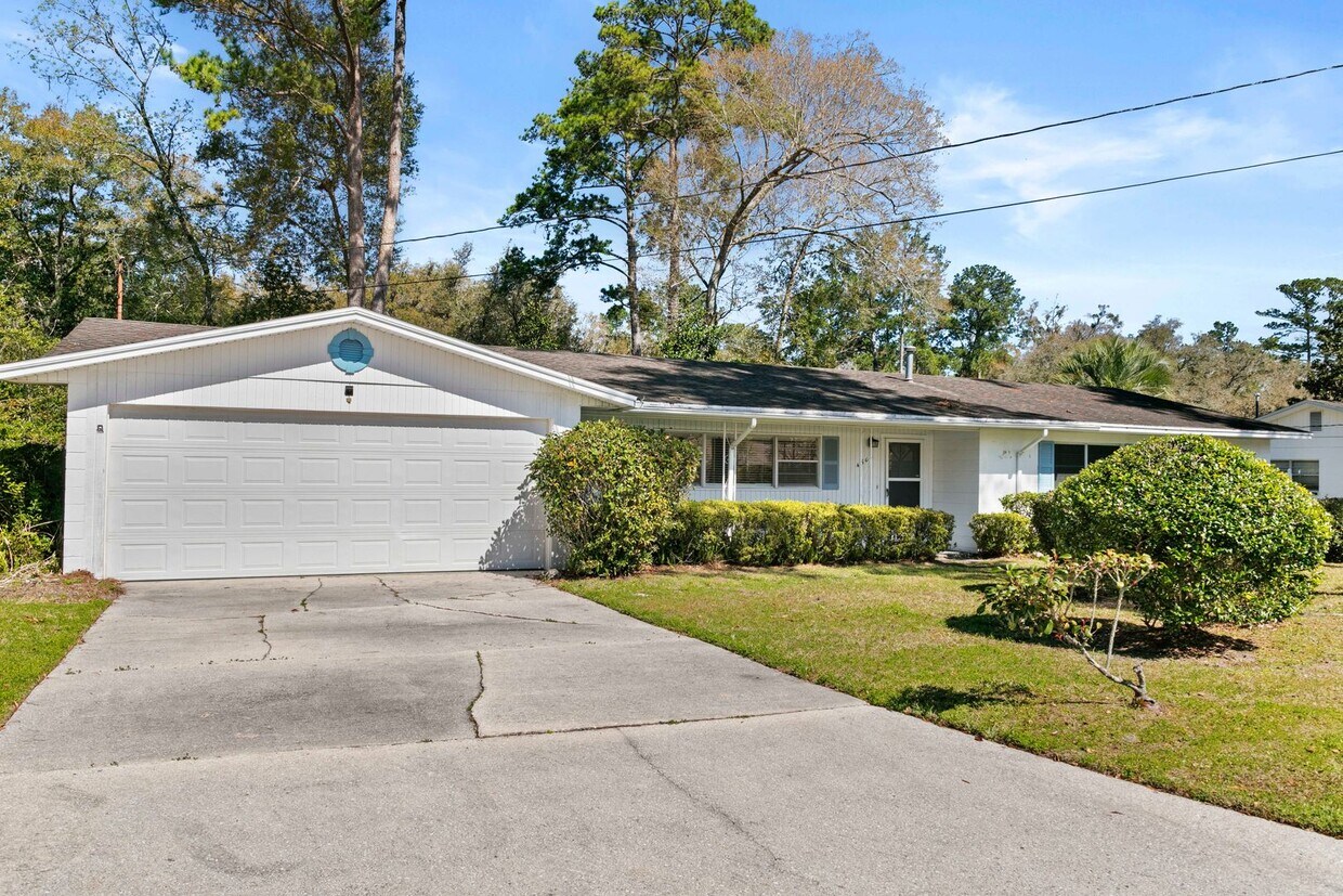Primary Photo - Great NW 3 bedroom 2 bath home