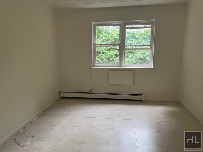 Building Photo - Nice King Size Bedroom in Elmhurst, NY