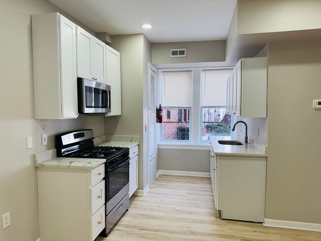 Building Photo - 59 Henry St