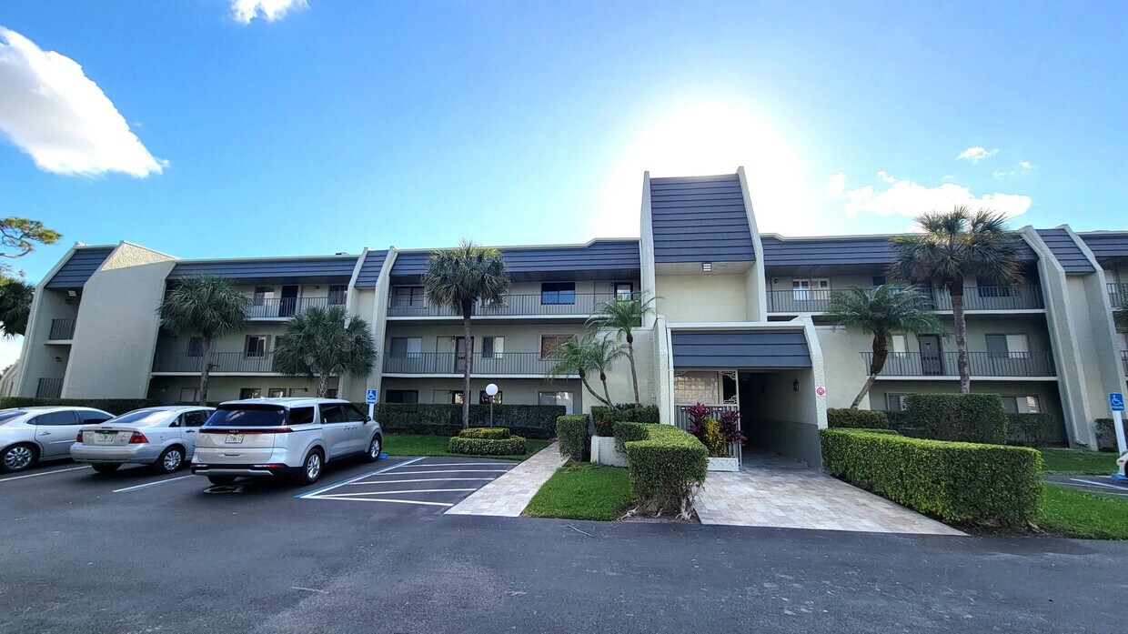 4120 Tivoli Ct Unit 102, Greenacres, FL 33467 Condo for Rent in