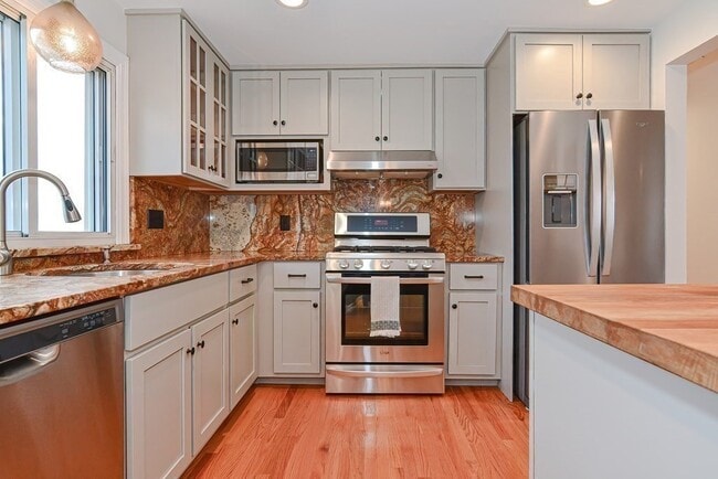 Foto del edificio - 21 Swan Ave