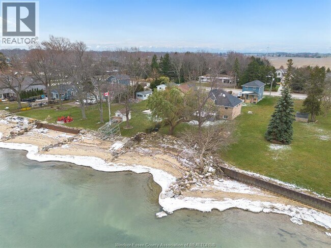 Photo du bâtiment - 5530 St Clair Rd