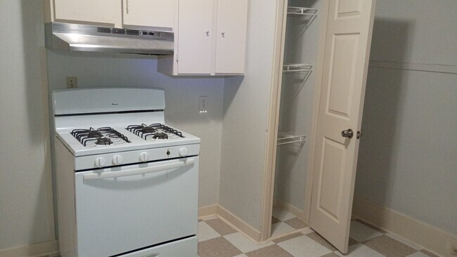 Foto del edificio - 1210 Kayton Ave