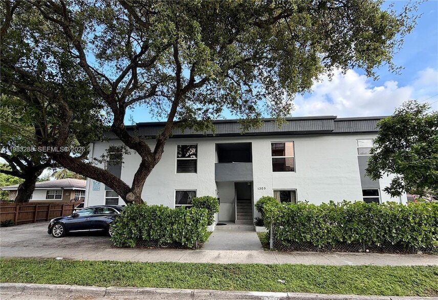 1305 NW 4th St