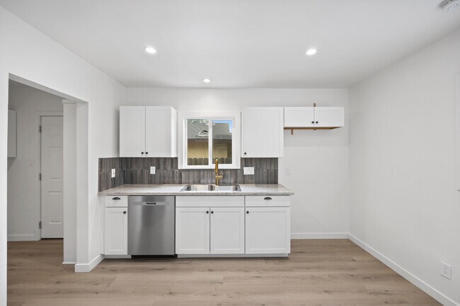 Building Photo - 1823 3rd St