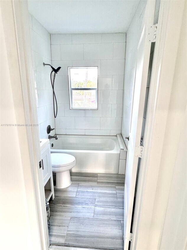 Foto del edificio - 708 SE 6th Ct