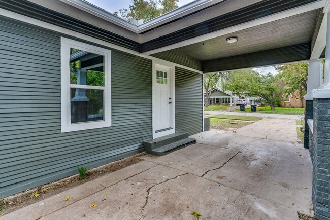 Foto del edificio - Beautiful home in Southwest Cleburne