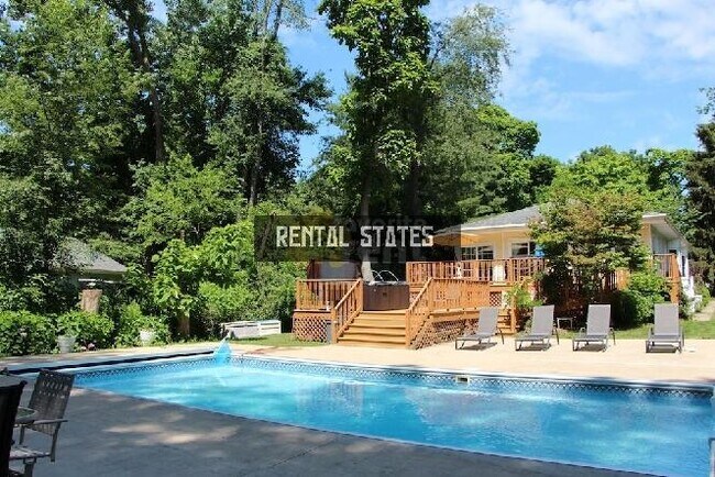 Building Photo - 3 bedroom in Union Pier MI 49129
