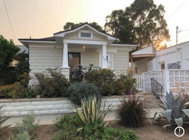 Building Photo - 303 6th Ave