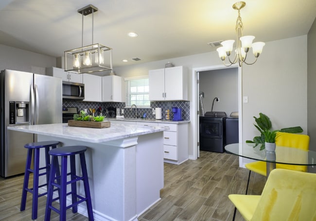 Building Photo - 350 Rasa Dr