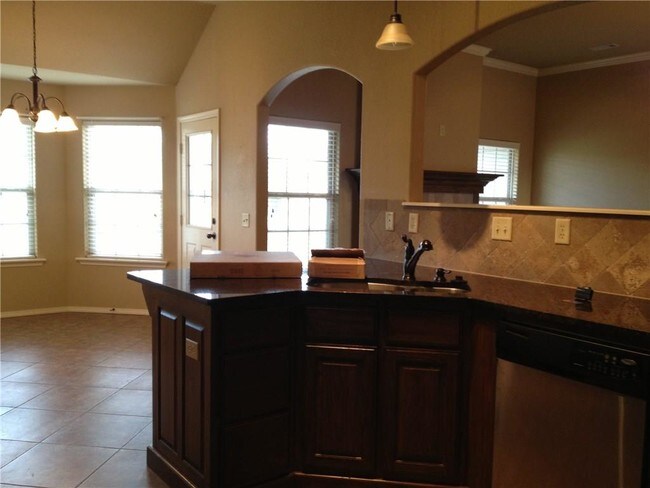 Building Photo - 501 Verona Way