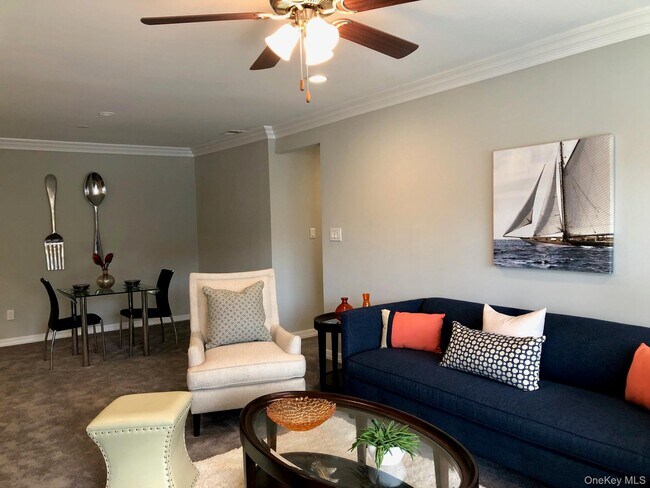 Foto del edificio - 10 Westwood Dr