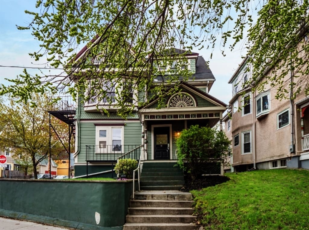 Primary Photo - 97 College Ave