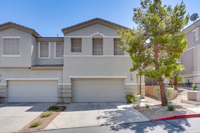 Foto del edificio - SPACIOUS 3 BEDROOM TOWNHOME