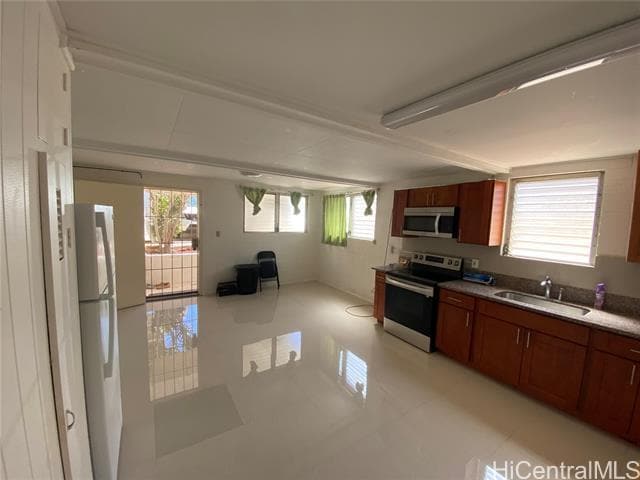 Building Photo - 3237 Charles St