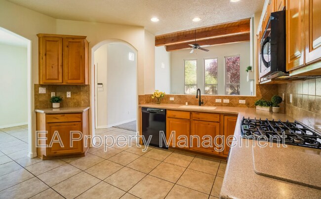 Foto del edificio - 8736 Desert Fox Way NE
