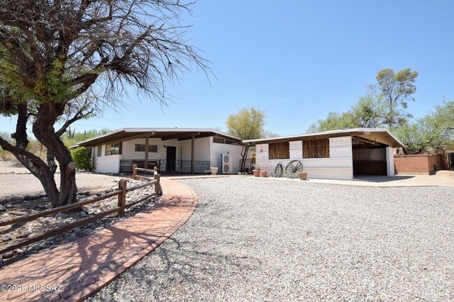 Building Photo - 6902 E Big Bear Dr